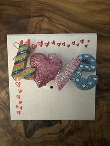 Nuevo prendedor de palabras coloridas letras de amor Kohls con brillo y rayas en tarjeta - Imagen 1 de 4