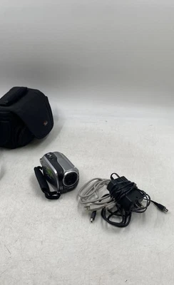 Videocámara de mano JVC GZ-MG130U plateada negra 34x con zoom óptico en estuche Foto 1 de 4