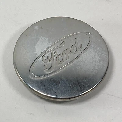 Tapacubos central Ford Focus 2007-2010 PN 2M5I-1000-AA plástico plateado Foto 1 de 4