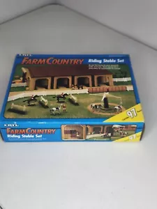 ERTL Farm Country Riding Stable Set (Missing/Damaged Pieces, See Pictures) - Picture 1 of 17