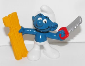 20112 Carpenter Smurf with Saw 2-inch Plastic Figurine Vintage Figure 1979 Peyo - Picture 1 of 2