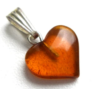 Genuine BALTIC AMBER PENDANT ,, HEART '' Cognac - Picture 1 of 8
