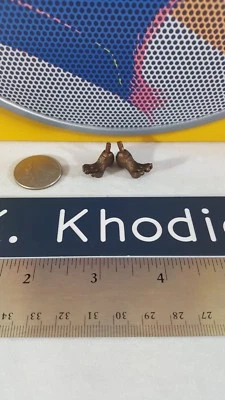 Hot toys Rocket MMS411 Deluxe verion GOTG 1/6 action figure's 2 feet only! USA - Image 1 of 2