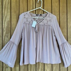 Doe & Rae NWT Women's boho bell sleeve lace detail lightweight Flowey top med - Picture 1 of 9