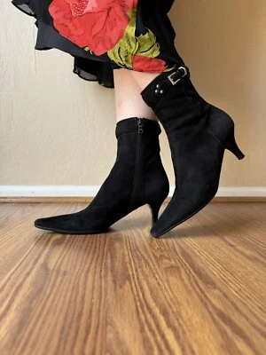 Botines Prada Gamuza Detalle Hebilla Tacón Gatito Talla 8  Foto 1 de 4