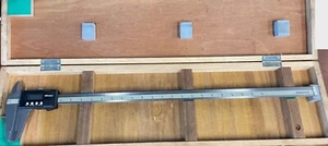 Mitutoyo 500-506-10 Digimatic Caliper, 0-24"/0-600mm Range, .0005"/0.01mm - Picture 1 of 3