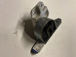 Ford Ka MK1 New Genuine Ford Engine mount 1.3/1.6 1102507 - Picture 1 of 4
