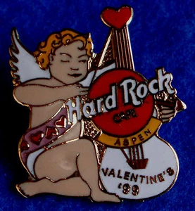 ASPEN COLORADO 1999 VALENTINSTAG BLOND BOGENPFEIL CHERUB Hard Rock Cafe PIN - Bild 1 von 1