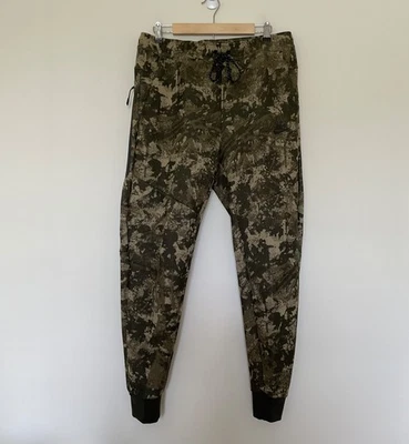 Nuevo con etiquetas Nike Hombres Talla L Tech Polar Joggers Neutro Oliva/Medio Oliva Camuflaje Senderismo Foto 1 de 4
