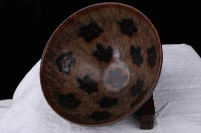 Cuenco 'Flor de ciruela' Jizhou Ware 0336 Foto 1 de 4