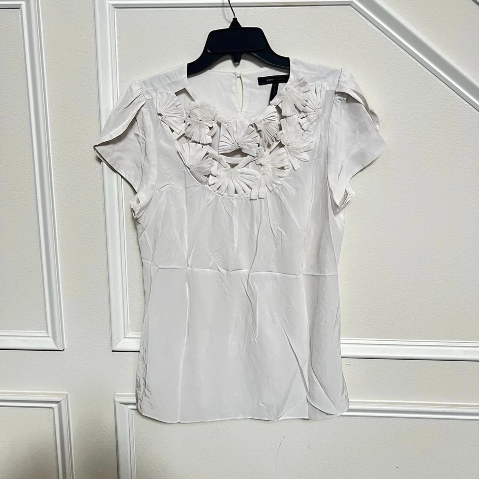 Blusa de seda floral blanca talla M BCBGmaxazria 3D flores nueva sin etiquetas Foto 1 de 4