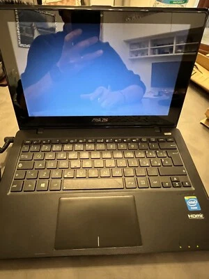 P037 - ASUS F200AC 2GB RAM 500GB HD - Immagine 1 di 4