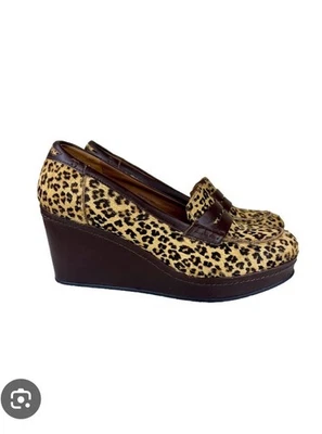 Donald Pliner Talla 8.5 Estampado de Leopardo Piel de becerro Cuña Tacones Mocasín Plataforma Foto 1 de 4