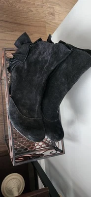 Women's Black Suede boots NEW side zip and Bows Sz 10 PIRATE? Gr8 w leggings - Image 1 of 4