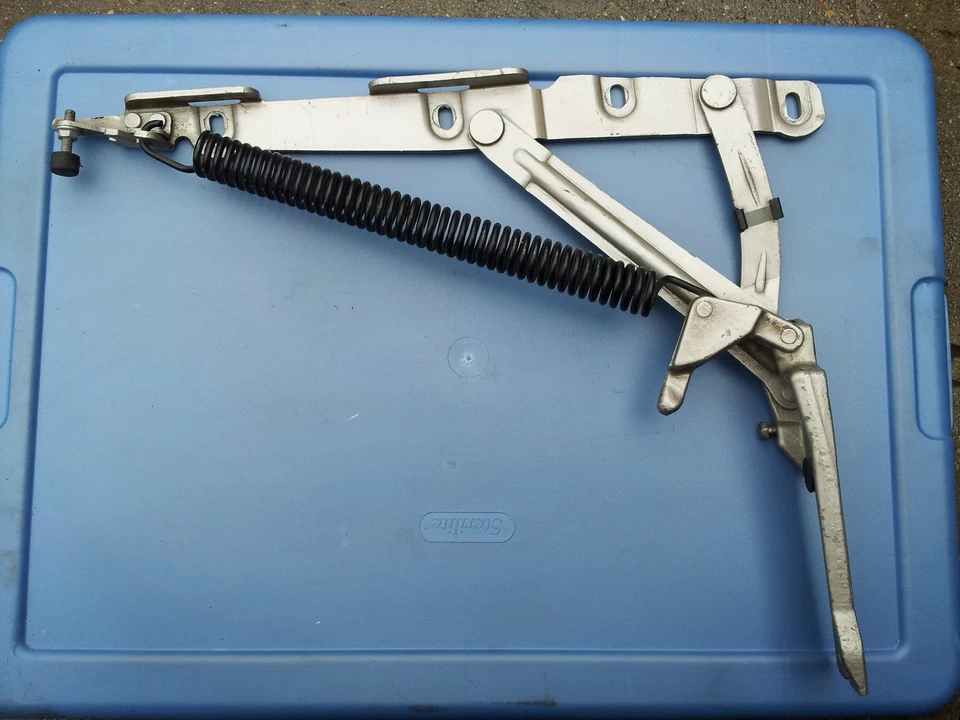 BISAGRA MALETERO TRASERO DERECHO MERCEDES-BENZ W220 S430 S500 Foto 1 de 1