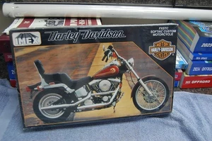 IMEX Maßstab 1:9 Harley-Davidson FXSTC Softail Custom Modellbausatz - Bild 1 von 7