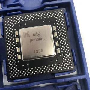 Intel Pentium 200Mhz Socket 7 CPU FV80502200 i200 200 SY045 1993 Rare Vintage - Picture 1 of 8
