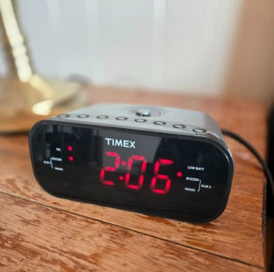Timex Large Display auxilary mp3 AM/FM Alarm Clock Radio, Red LED Display, T231Y - Image 1 of 4