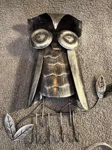 ANTIQUE ARTS CRAFTS METAL WHIMSICAL OWL KEY HOLDER - Picture 1 of 4