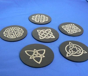 Posavasos de pizarra galeses "CK4" patrones de nudos celtas, juego de 6 en caja - Imagen 1 de 9