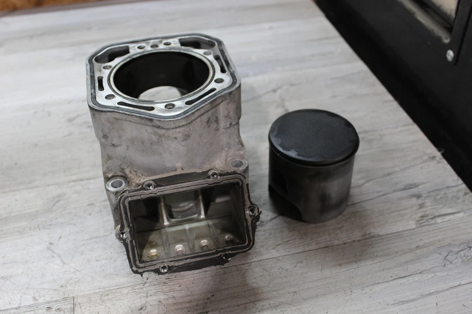 Jarra y pistón Ski-doo Summit 800 Highmark 2000 diámetro cilíndrico Foto 1 de 4