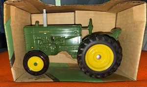 John Deere Model M Tractor Collector's Edition Series III ERTL Diecast 1:16 - Picture 1 of 6
