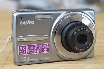 SANYO VPC-X1220 DIGITAL COMPACT CAMERA. 3X OPTICAL ZOOM. 12.1 MPX. TESTED 100 %. - Bild 1 von 4