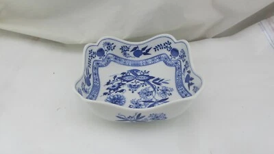 Cuenco para servir con borde festoneado cuadrado Hutschenreuther Blue Onion 7 1/4" Foto 1 de 4