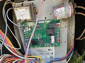 White-Rodgers Emerson Goodman B18099-13 Furnace Control Board 50T35-730 - Picture 1 of 3