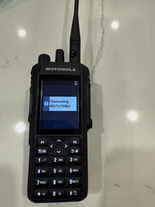Motorola R7 Two-Way Digital Radio MOTOTRBO R7 8/900 Mhz - 4W FKP !!! - Zdjęcie 1 z 5