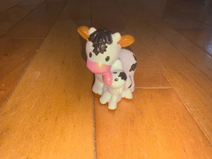 Fisher Price Little People White Black Mama Cow Baby Calf Farm Animal Figure - Picture 1 of 3