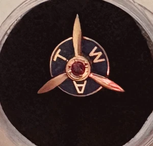 Vintage TWA (TRANS WORLD AIRLINES) 10 Jahre Mitarbeiter Service Pin: 10K Gold; Schraubverschluss - Bild 1 von 3