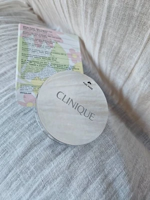 Clinique Almost Powder Makeup SPF 15 (03 light MF) 10 g - Bild 1 von 4
