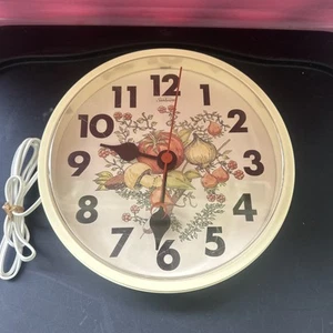 VTG 1970s Sunbeam Novelty Vegetable Kitchen Wall Clock Yellow Works Mushroom - Picture 1 of 9