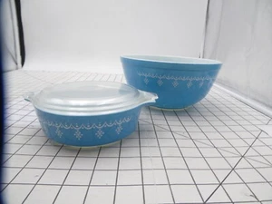 Pyrex Bowls (403 Mixing and 471 Casserole w/lid) Blue Snowflake Garland - Picture 1 of 16
