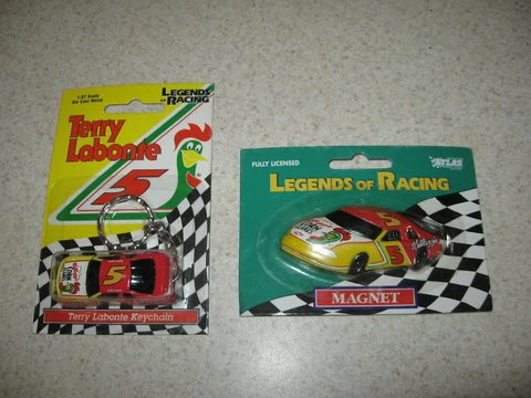 Terry Labonte Vintage Kelloggs Corn Flakes #5 Nascar keychain and Magnet MIP Cover