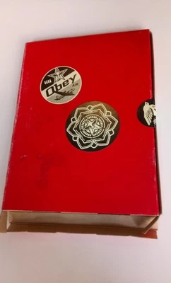 Arkitip 51 Shepard Fairey Obey Limited Icon Stencil Art Book & Signed Print Box - Bild 1 von 4