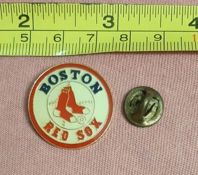 De colección 1988 Peter David Boston Medias Rojas MLB Equipo de Béisbol Chaqueta Solapa Prendedor Foto 1 de 4