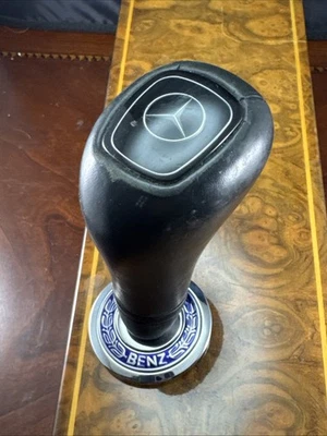 Pomo de cambio de cuero negro OEM MERCEDES-BENZ W163 W140 W202 W124 R129 Foto 1 de 4