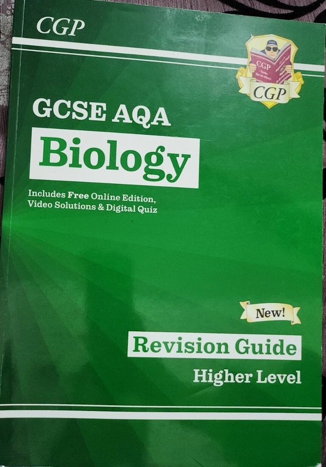 New Grade 9-1 GCSE Biology: AQA Revision Guide with Online Edition (Hardback) - Image 1 of 1
