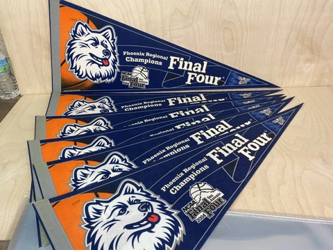 (LOT of 6) Connecticut/UConn Huskies 2004 Final Four Champions Pennant Cover