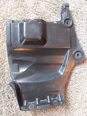 Protector contra salpicaduras delantero derecho Nissan Pathfinder 2015-2020 OEM 648389NB0B Foto 1 de 4