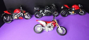 Maisto Honda CRF 450R Red Dirt Bike Motorcycle Replica 1:18 Plus Ducati's & CBR - Picture 1 of 6
