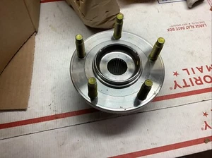Nos Ford YL8Z-1109-BA Wheel Hub  - Picture 1 of 6