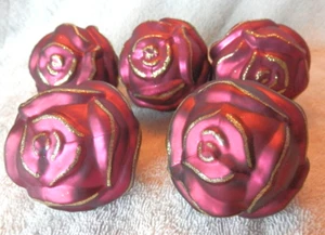 Hermoso Juego De Colección De 5 Adornos De Vidrio Rosa Granate con Cierres - Imagen 1 de 2