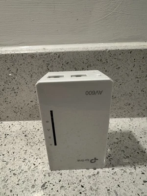 TP-Link TL-WPA4220 AV600 Adattatore Range Extender WiFi Powerline - Immagine 1 di 4