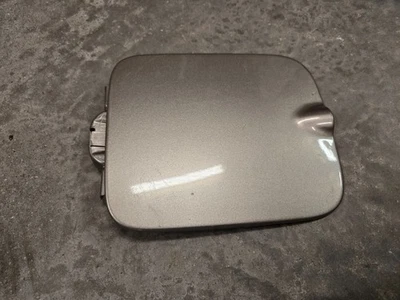 99-05 CHEVY TRACKER SUZUKI VITARA XL7 FUEL GAS FILLER DOOR LIGHT BRONZE MIST 859 Foto 1 de 4