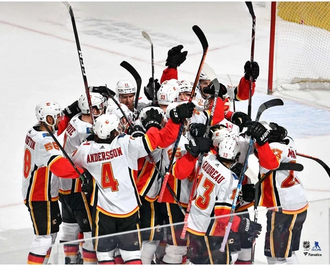 Calgary Flames Unsigned 2019-20 Team Celebration 16" x 20" Photo - Fanatics Cover