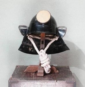 Casco tipo cabeza laca negra de hierro Kabuto Samurai período Edo japonés antiguo - Imagen 1 de 7