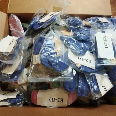 Lote de 97 chanclas para hombre, mujer y niño varias tallas Foto 1 de 4